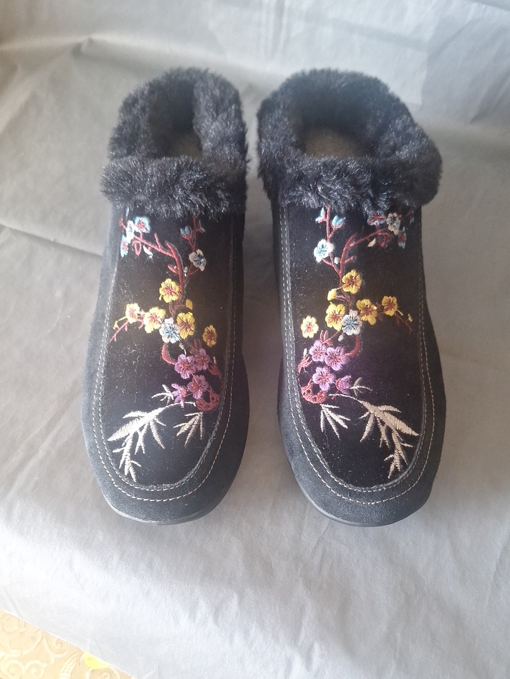 Sporto Women’s Black Floral Embroidered Faux Fur Size 10
